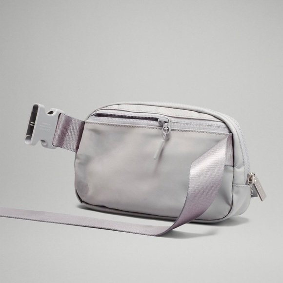 Silver Drop Everywhere Belt Bag Lululemon - Picture 5 of 7